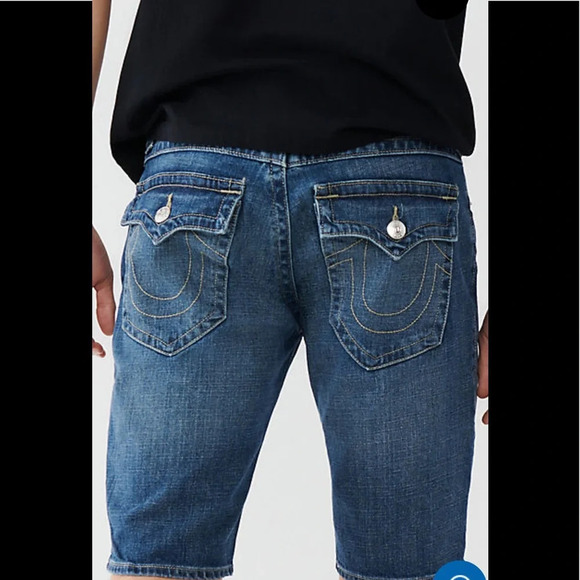True Religion beautiful men’s shorts back packets with buttons. - Picture 1 of 16
